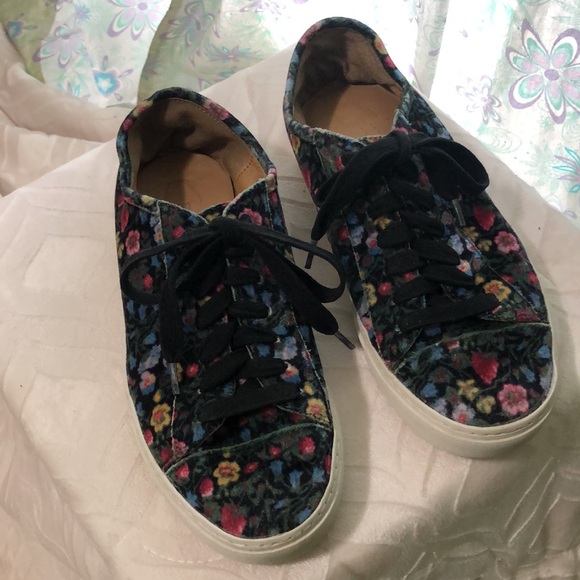 Velvety Floral Sneakers Sz 8 - Picture 1 of 9